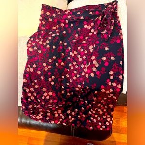 NWT FLORAL PRINT SKIRT SIZE MEDIUM